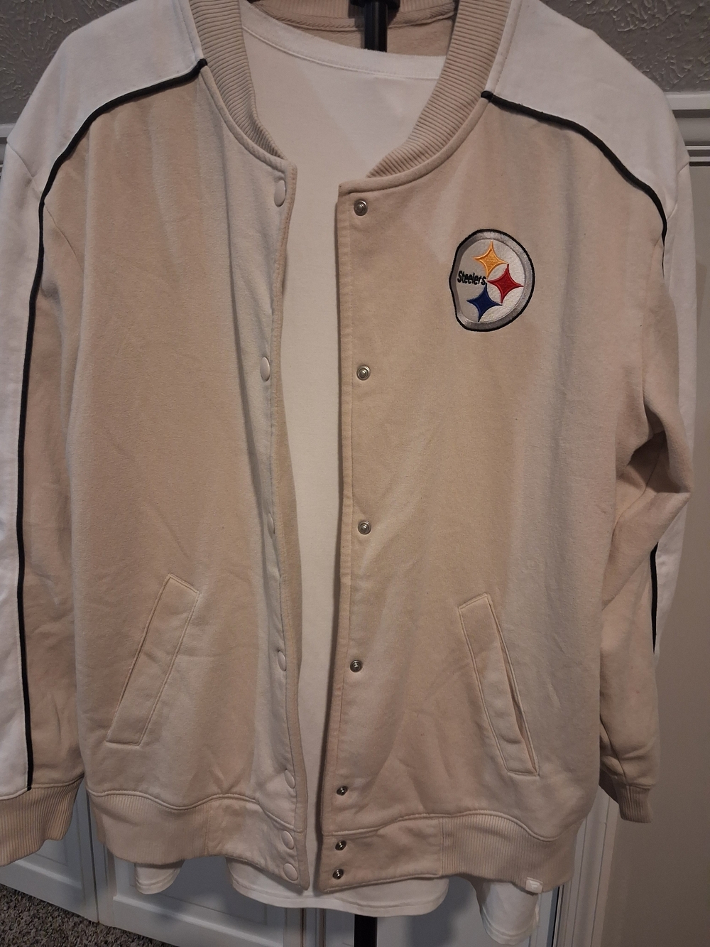 Fanatics Pittsburgh Steelers Cream Bomber Jacket with Black Piping.